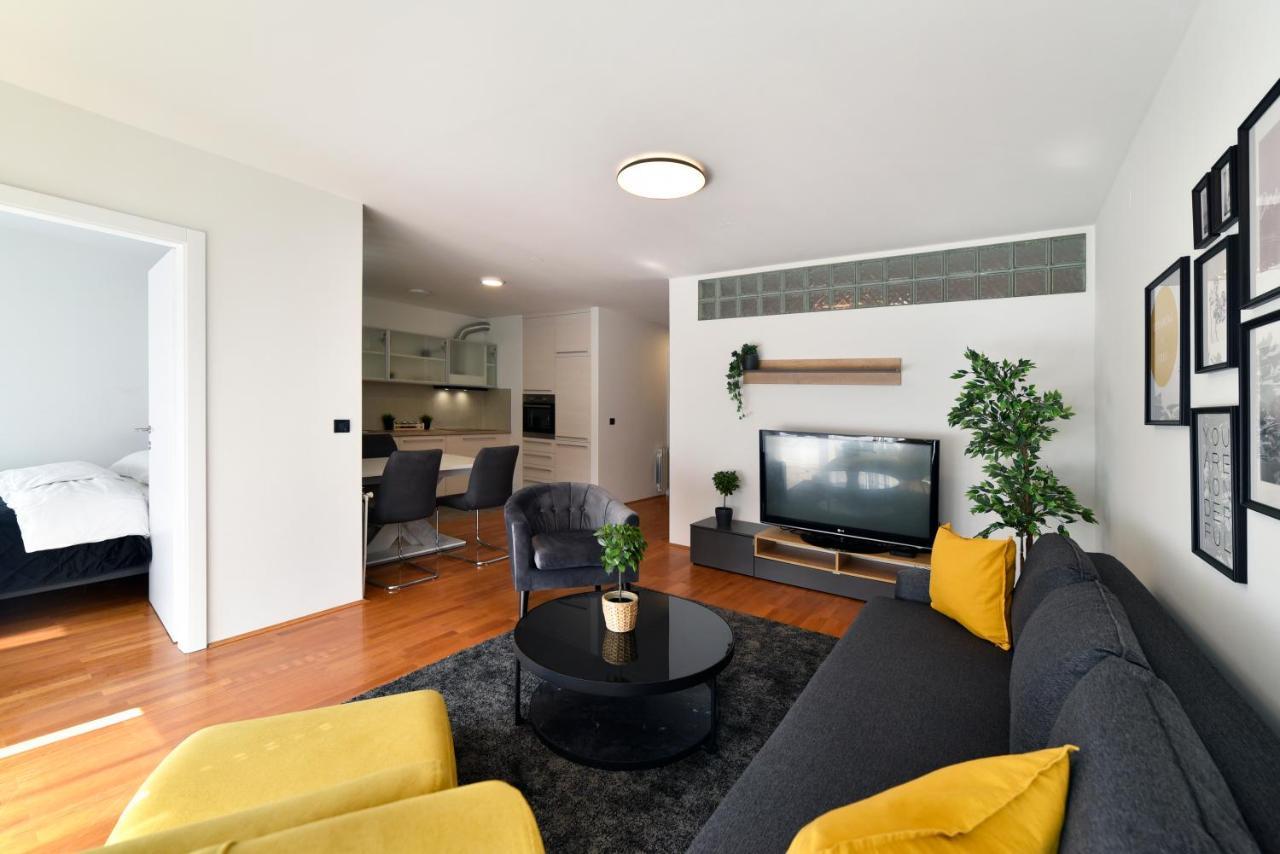 Lavir Apartment With Parking Zagreb Exterior foto