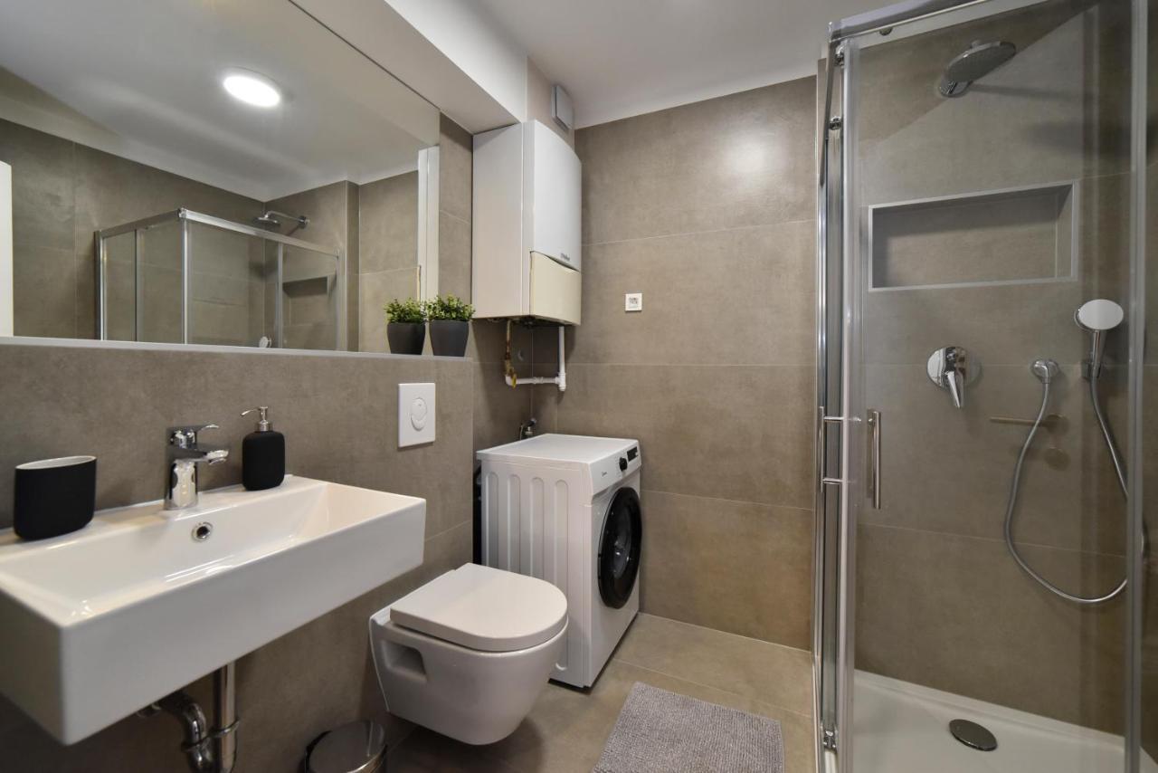 Lavir Apartment With Parking Zagreb Exterior foto